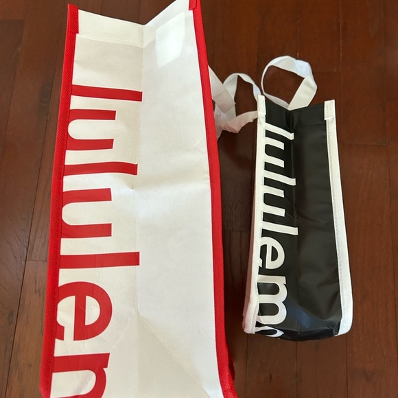 Two Lululemon Reusable Totes Red/black White
Classic Shopping Bag Snap Closure - Picture 9 of 10